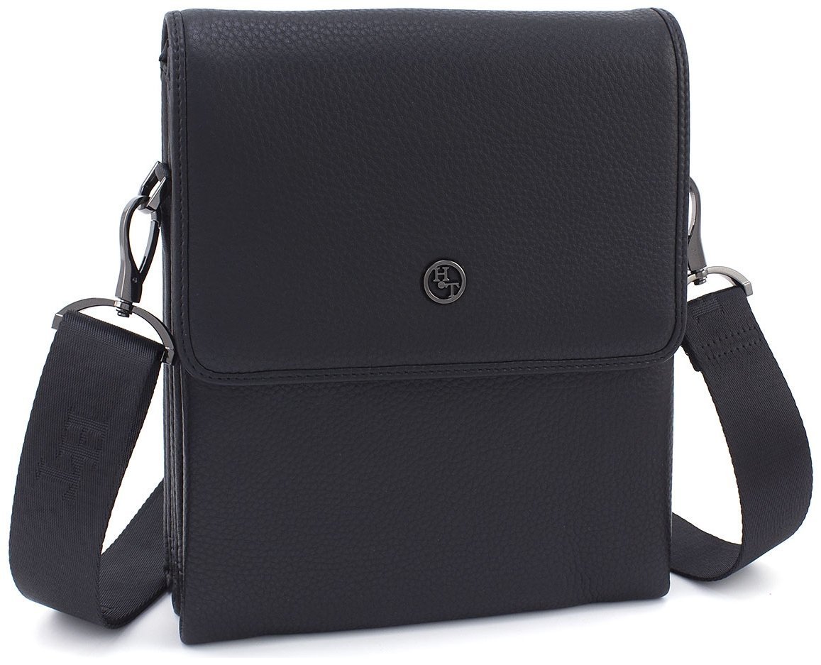 Классическая мужская наплечная сумка из фактурной кожи черного цвета H.T. Leather 69791