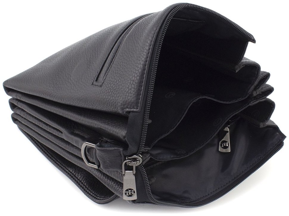Класична чоловіча наплічна сумка з фактурної шкіри чорного кольору H.T. Leather 69791