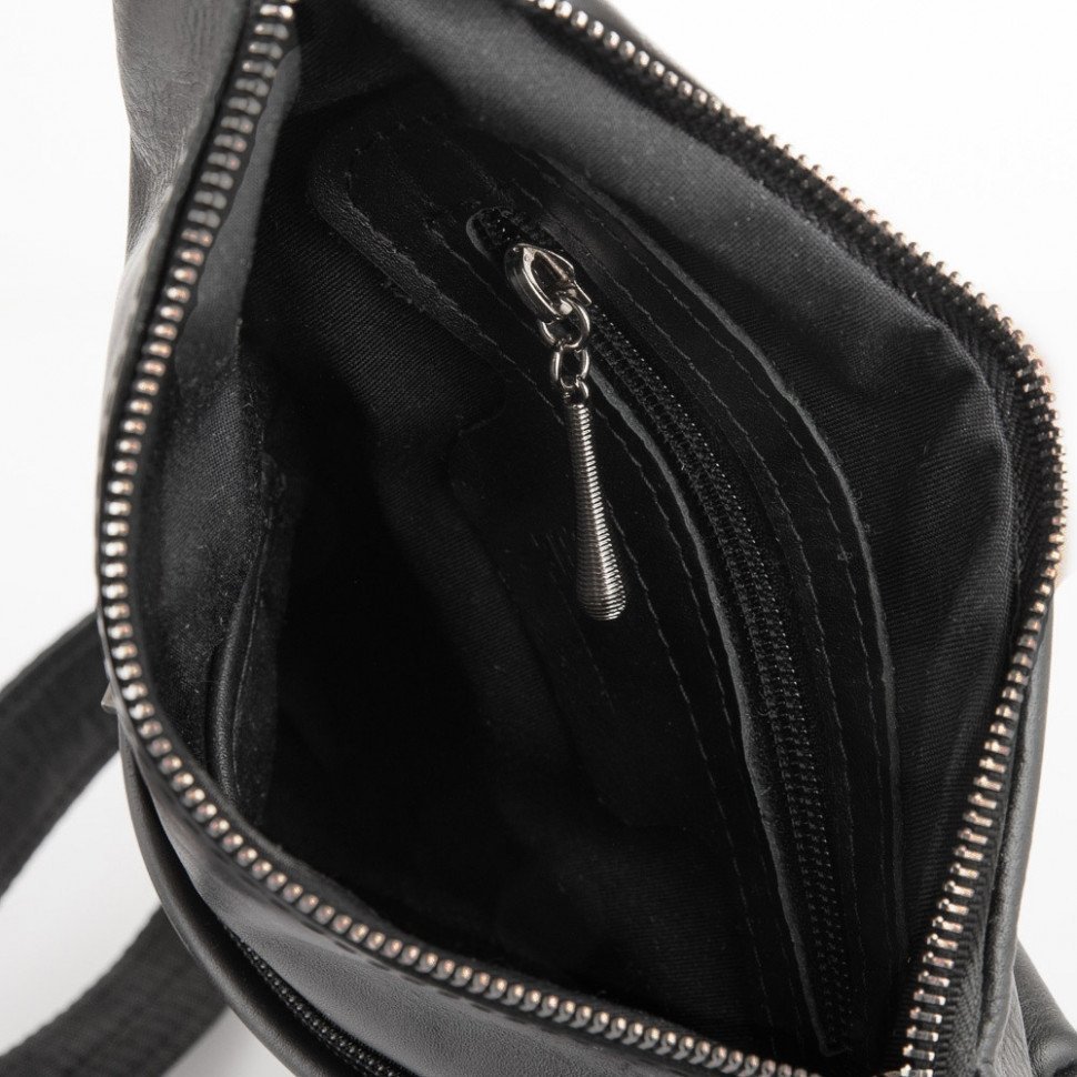 Мужской рюкзак-слинг из черной кожи с моно-шлейкой через плечо TARWA (19888)
