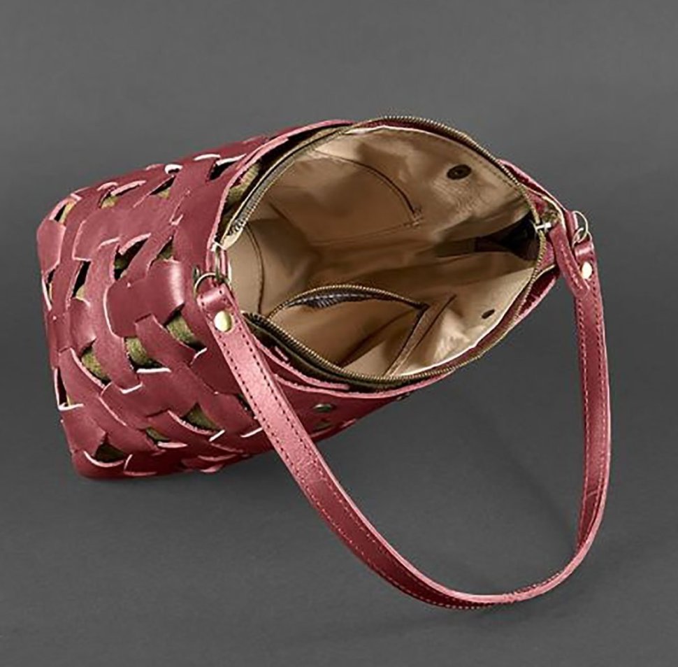 Плетеная женская сумка бордового цвета из высококачественной кожи BlankNote Пазл M (12766)