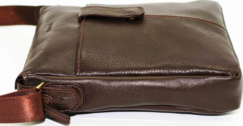 Шкіряна наплічна сумка коричневого кольору VATTO (11933)