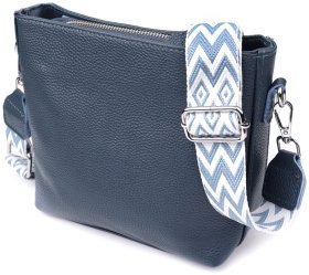 Повсякденна жіноча сумка з фактурної шкіри з текстильним ремінцем через плече Vintage 98192 блакитного кольору