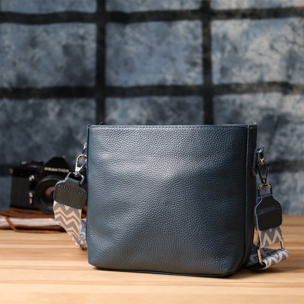 Повседневная женская сумка из фактурной кожи с текстильным ремешком через плечо Vintage 98192 голубого цвета modnotak фото №9