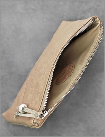 Женская кожаная косметичка светло-бежевая