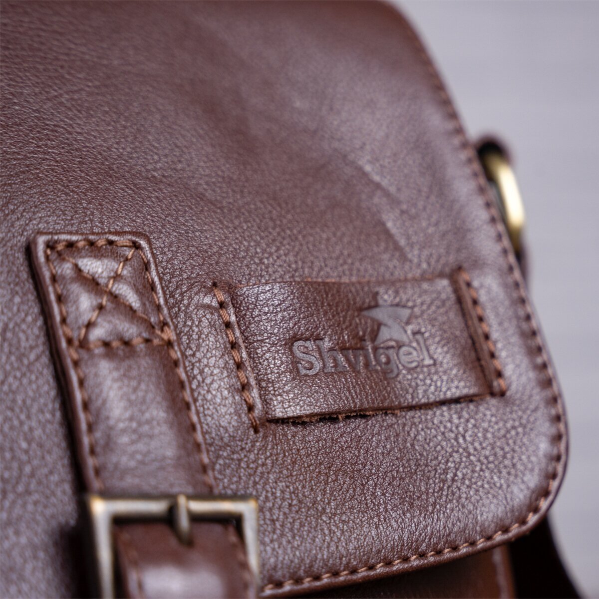 Добротная вертикальная сумка-планшет из натуральной кожи коричневого цвета SHVIGEL (19101)