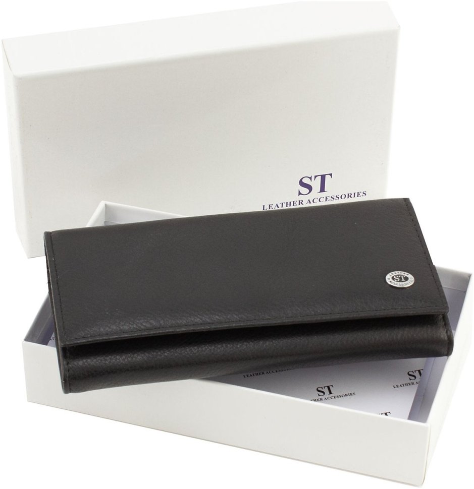 Шкіряний жіночий гаманець чорного кольору з хлястиком на кнопці ST Leather 1767393