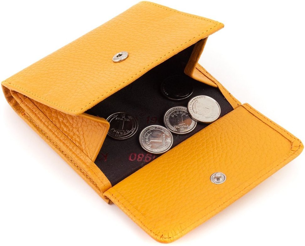 Маленький жіночий гаманець з натуральної шкіри жовтогарячого кольору з монетницею Karya 67493