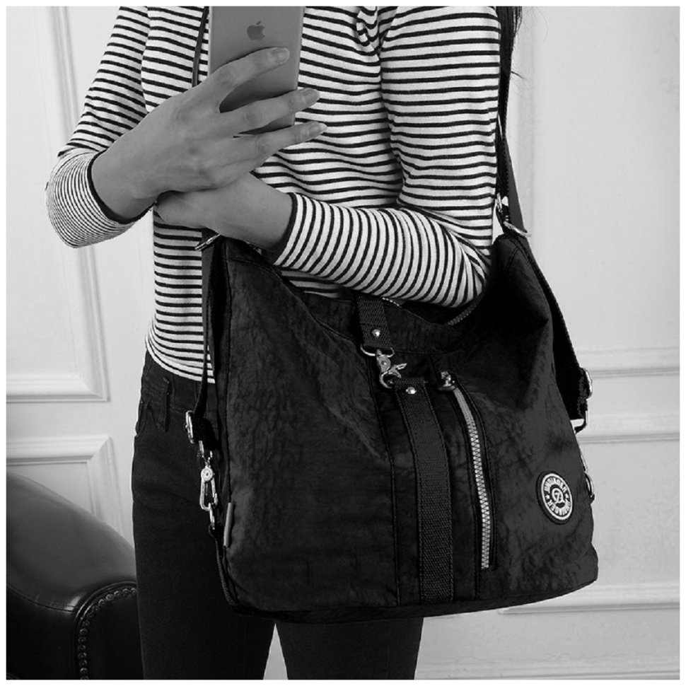 Велика жіноча текстильна сумка-рюкзак чорного кольору Confident 77593