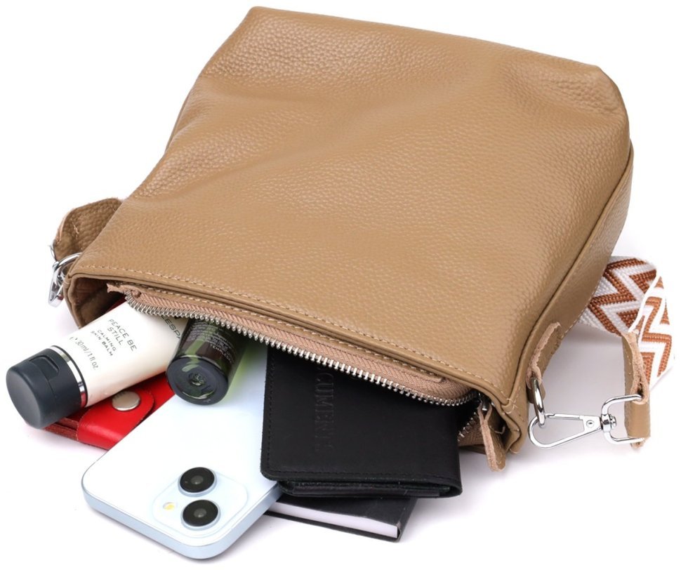 Повседневная женская сумка из натуральной кожи через плечо с текстильным ремешком Vintage 98193 бежевого цвета modnotak фото №7