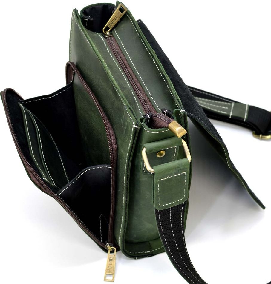 Мужская наплечная сумка из винтажной кожи зеленого цвета TARWA (21701)