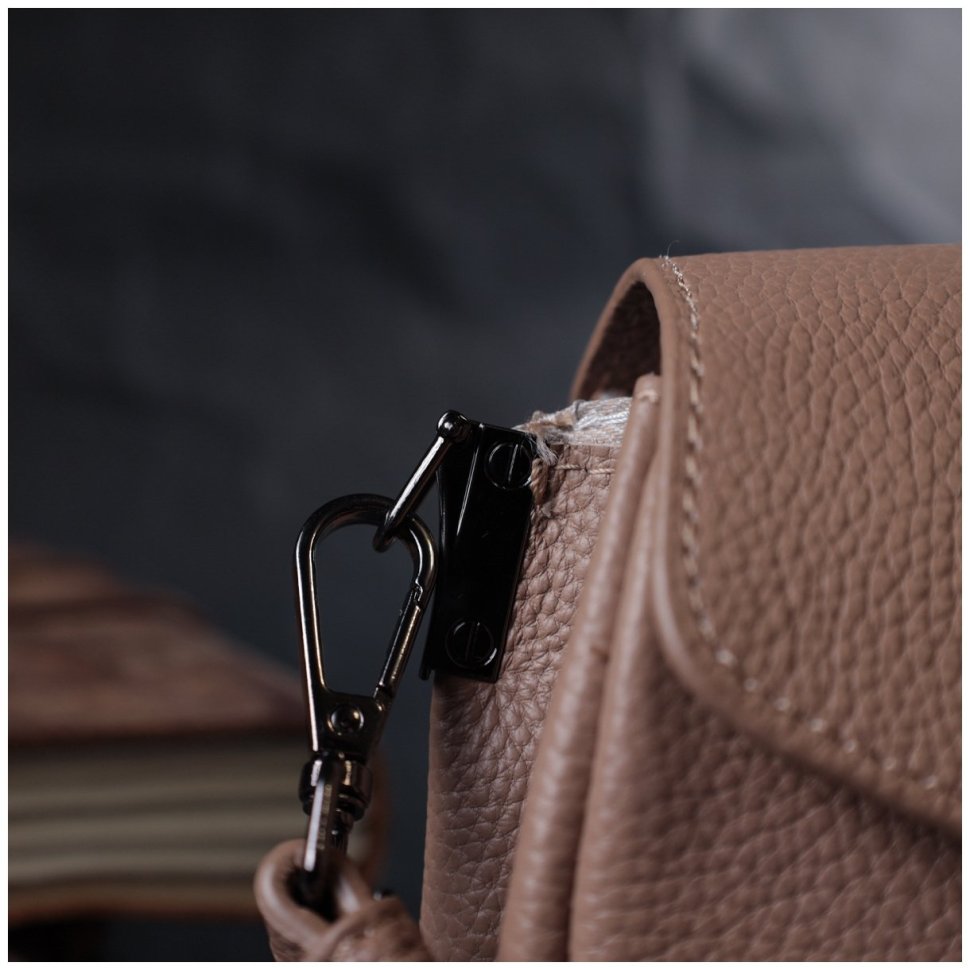 Маленькая бежевая женская сумка из натуральной кожи с длинным ремешком Vintage 2422256