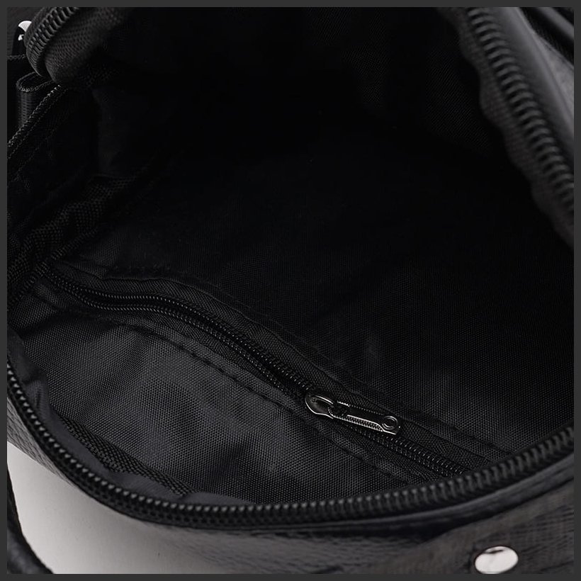 Невелика чоловіча сумка-барсетка із натуральної шкіри чорного кольору з ручкою Keizer 71694