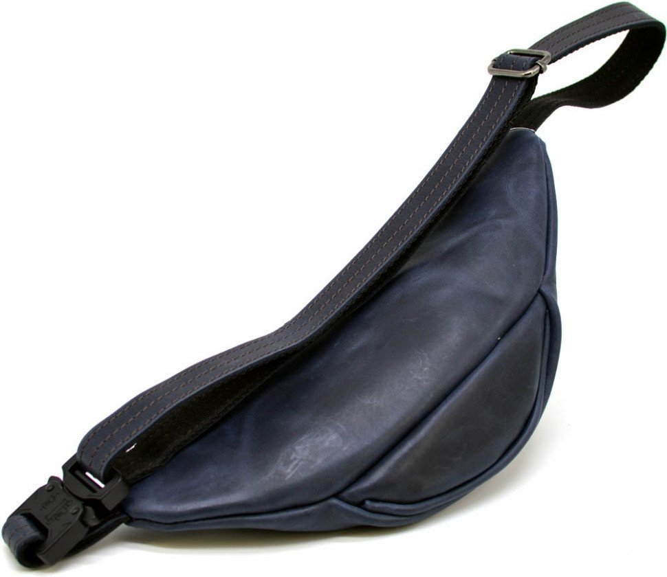 Синяя сумка-бананка из матовой кожи среднего размера TARWA (19903)