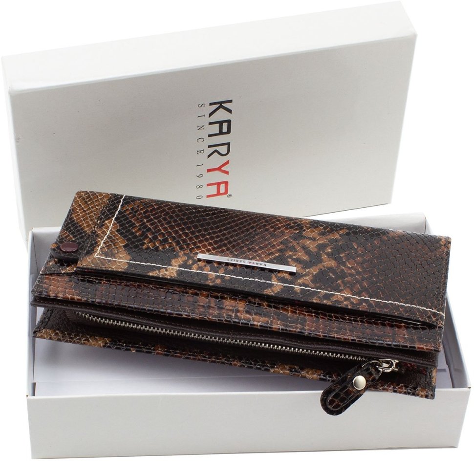 Коричневий жіночий гаманець із фактурою під змію з натуральної шкіри KARYA (21003)