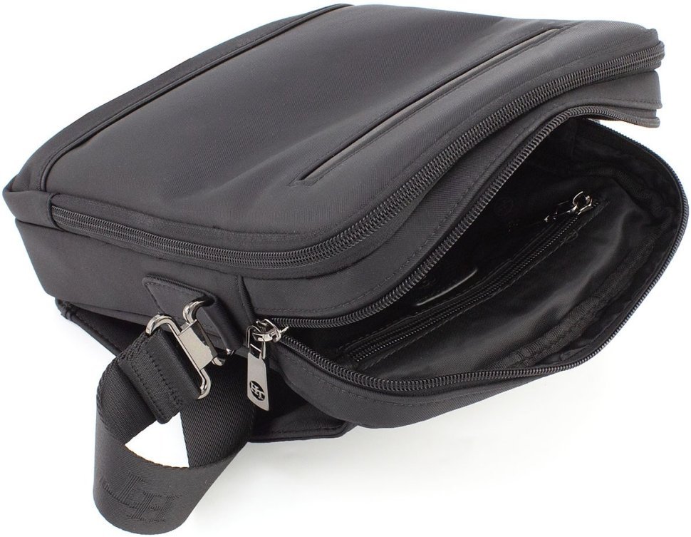 Невелика текстильна чоловіча сумка чорного кольору через плече H.T. Leather (64294)