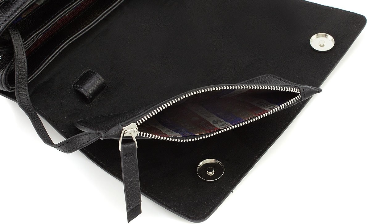 Кожаная классическая женская сумка черного цвета с клапаном на магнитах KARYA (21030)