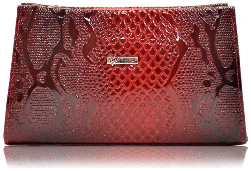 Лакированная женская косметичка из натуральной кожи с фактурой под рептилию Desisan 107094 красного цвета modnotak фото №1