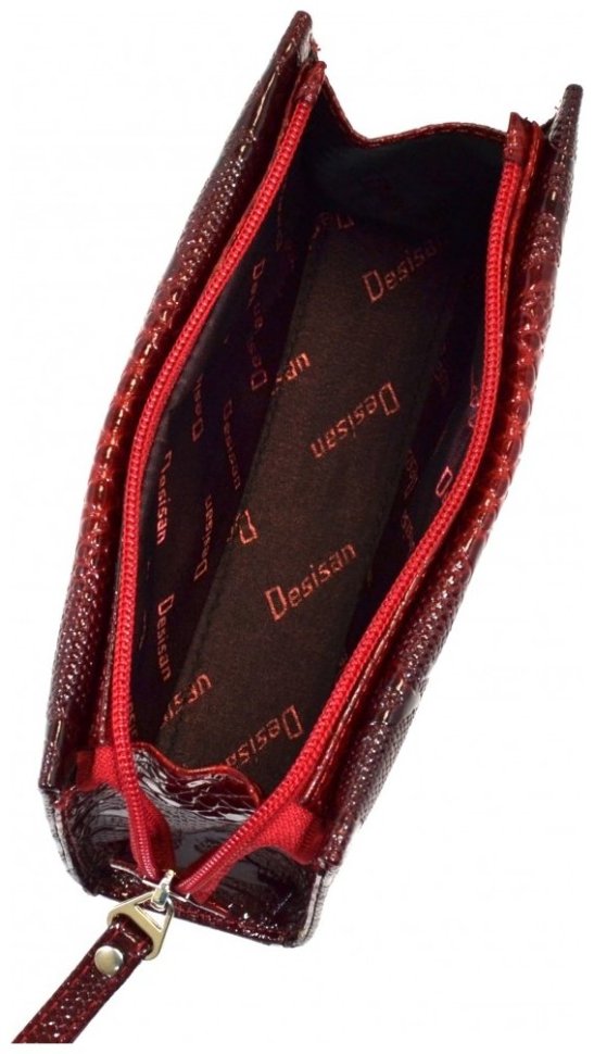 Лакированная женская косметичка из натуральной кожи с фактурой под рептилию Desisan 107094 красного цвета modnotak фото №2