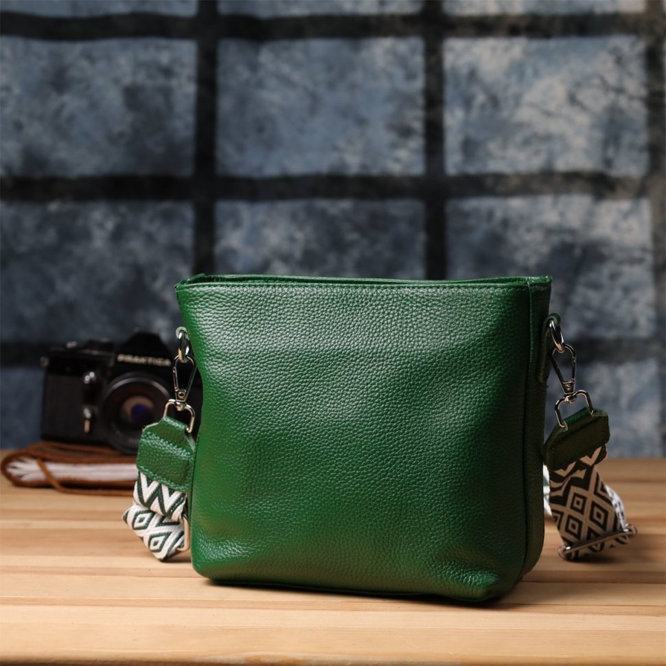 Повседневная женская сумка из фактурной кожи с текстильным плечевым ремнем Vintage 98194 зеленого цвета modnotak фото №9