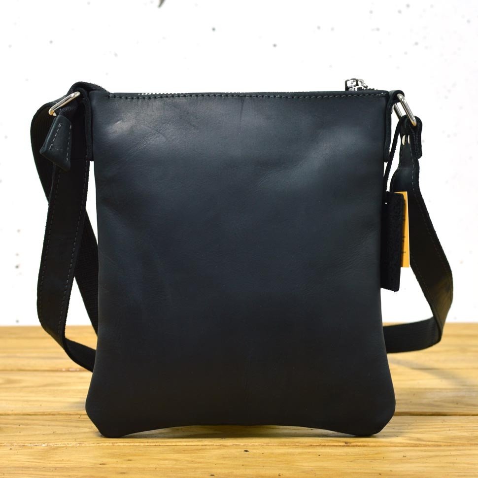 Невелика чоловіча сумка-планшет із вінтажної шкіри чорного кольору TARWA (21668)