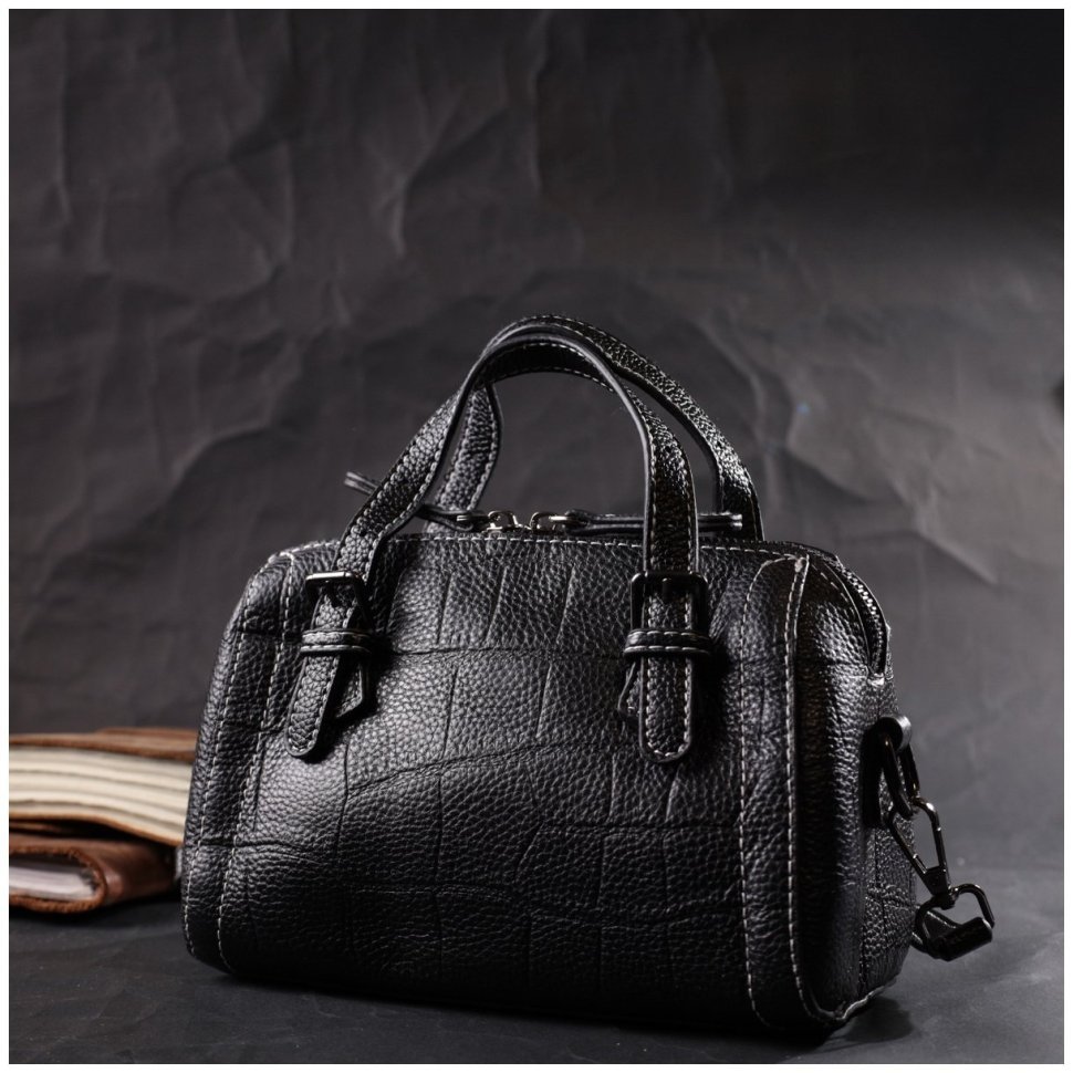 Компактна жіноча сумка з натуральної шкіри чорного кольору з білими рядками Vintage 2422358