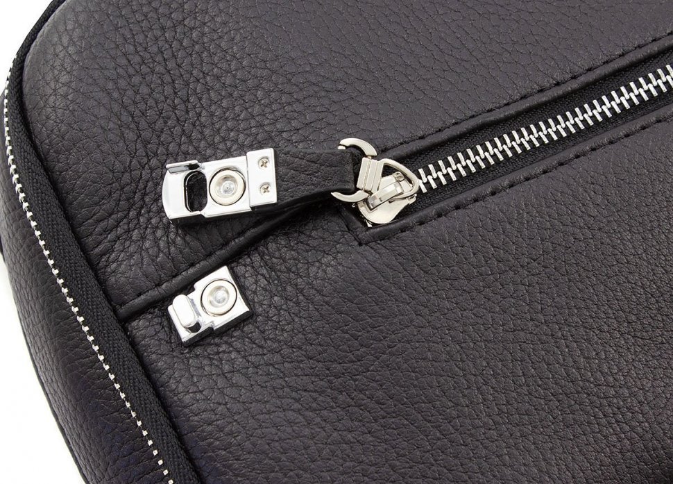 Вертикальная черная сумка из натуральной кожи с серебристой фурнитурой Leather Collection (11133)