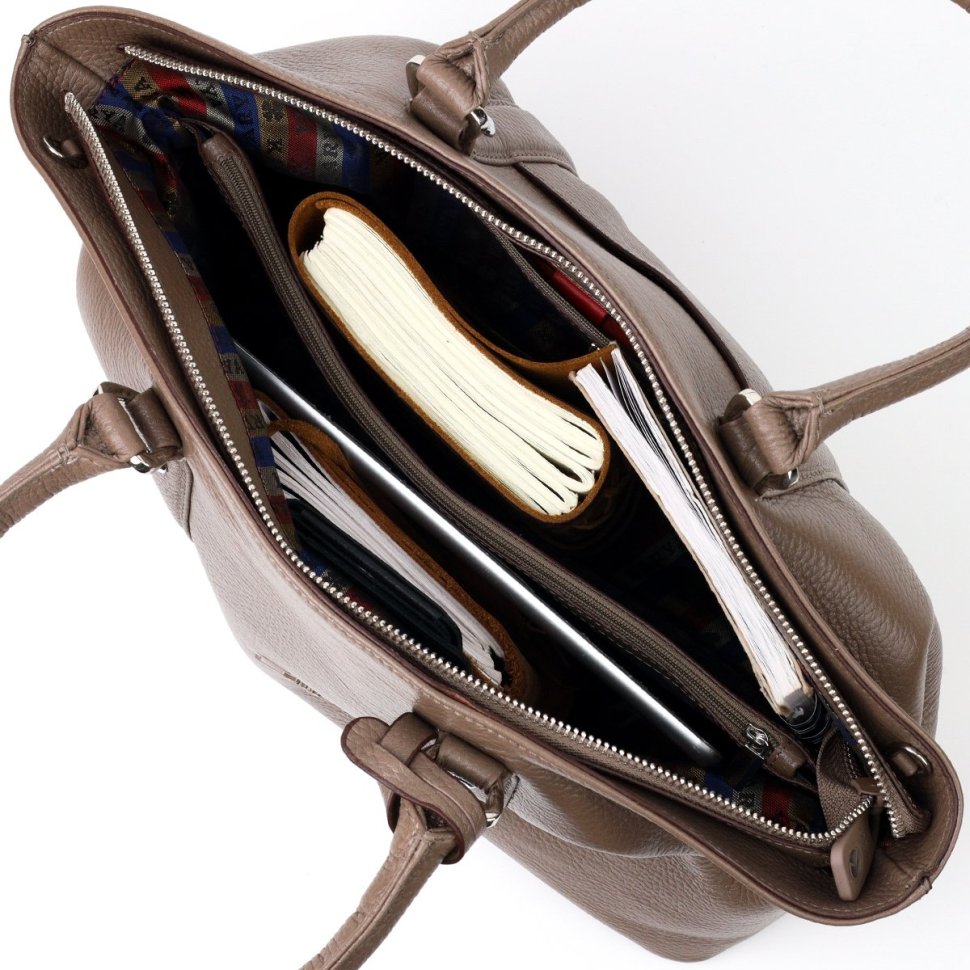 Стильна містка сумка жіноча з натуральної шкіри бежевого кольору KARYA (2420882)