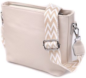 Повсякденна жіноча сумка з фактурної шкіри з текстильним плечовим ремінцем Vintage 98196 білого кольору