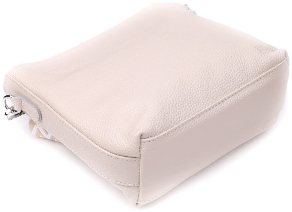 Повседневная женская сумка из фактурной кожи с текстильным плечевым ремешком Vintage 98196 белого цвета modnotak фото №6