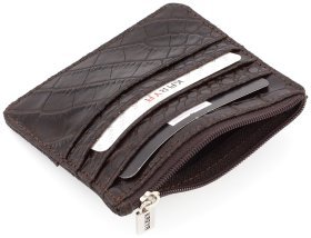 Компактный кожаный картхолдер коричневого цвета под крокодила KARYA (15521)