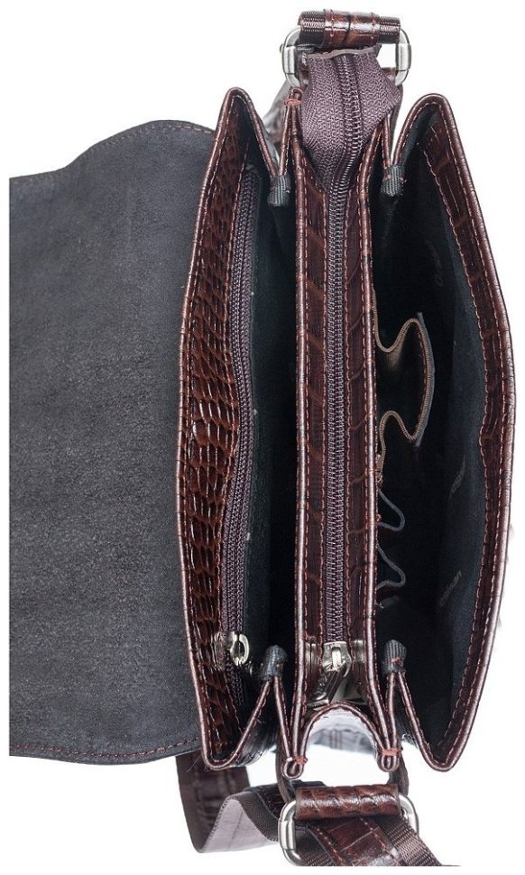 Плечевая мужская сумка из натуральной кожи под крокодила в коричневом цвете DESISAN 80597 modnotak фото №5