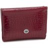 Лаковий жіночий гаманець червоного кольору з тисненням під рептилію та фіксацією на магніт ST Leather 70797 - 1
