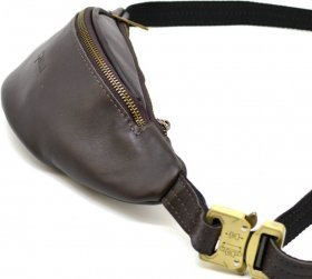 Коричневая сумка на пояс из натуральной кожи с золотистой фурнитурой TARWA (19669)