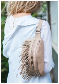 Сумка на пояс из фактурной кожи светло-бежевого цвета BlankNote Spirit (12659)