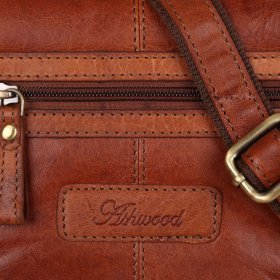 Мужская сумка из натуральной кожи через плечо Ashwood G31 рыжего цвета 94097
