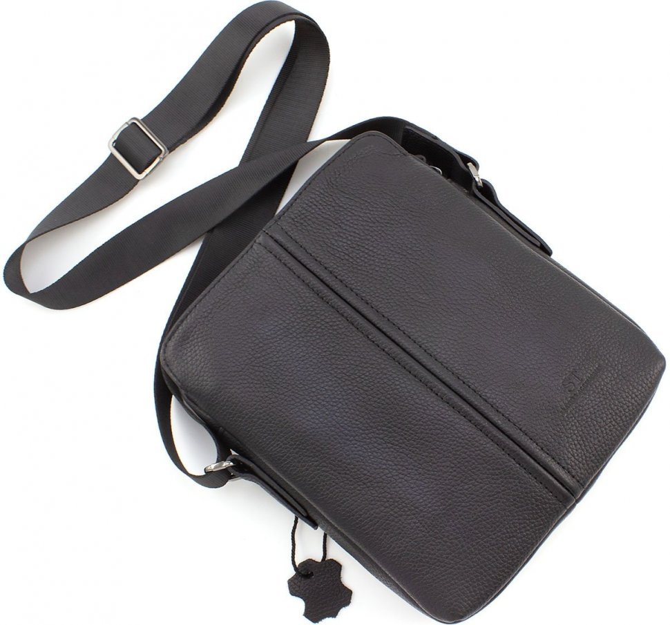 Просторная кожаная сумка черного цвета на плечо Leather Collection (11128)