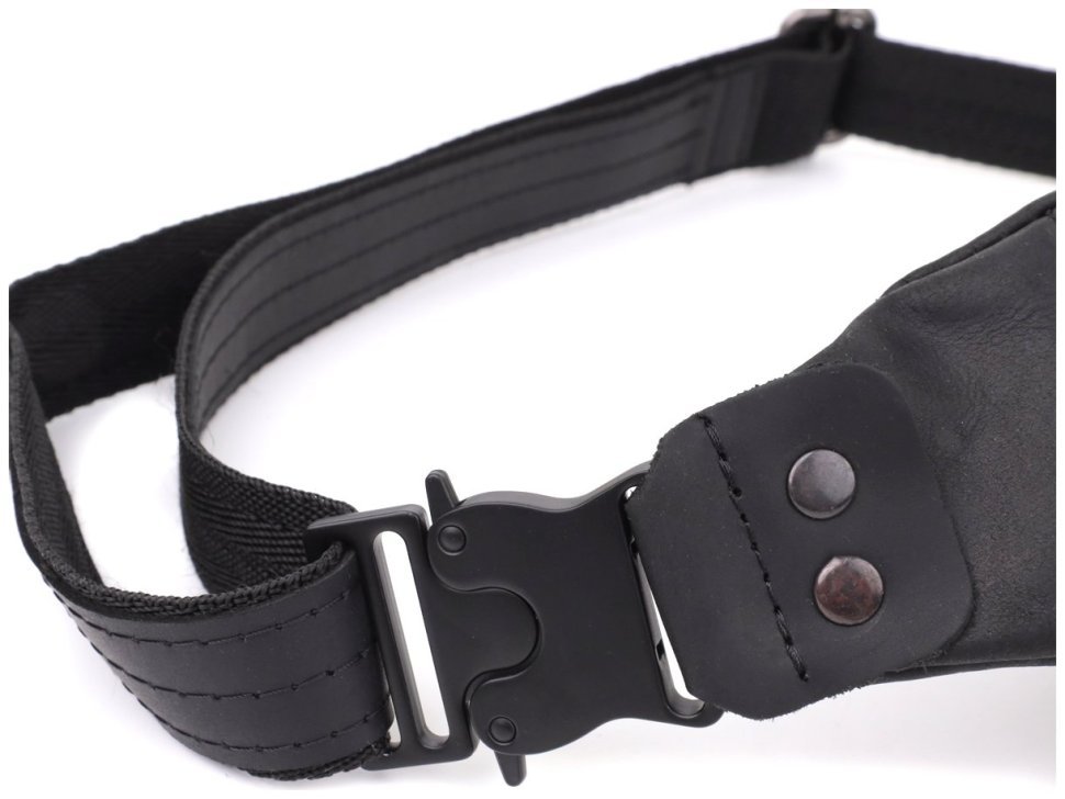 Качественная мужская сумка-бананка из винтажной кожи чёрного цвета Shvigel 95097 modnotak фото №6