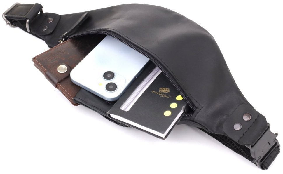 Качественная мужская сумка-бананка из винтажной кожи чёрного цвета Shvigel 95097 modnotak фото №7