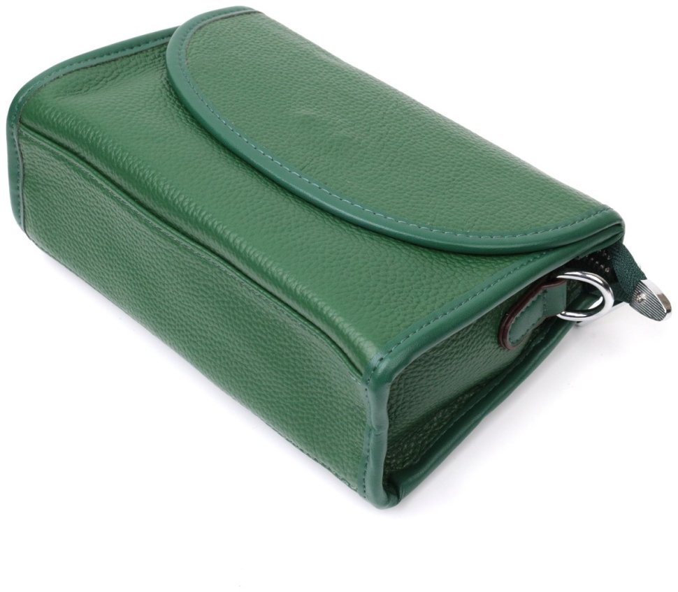 Компактна жіноча шкіряна сумка зеленого кольору з плечовим ремінцем Vintage 2422260