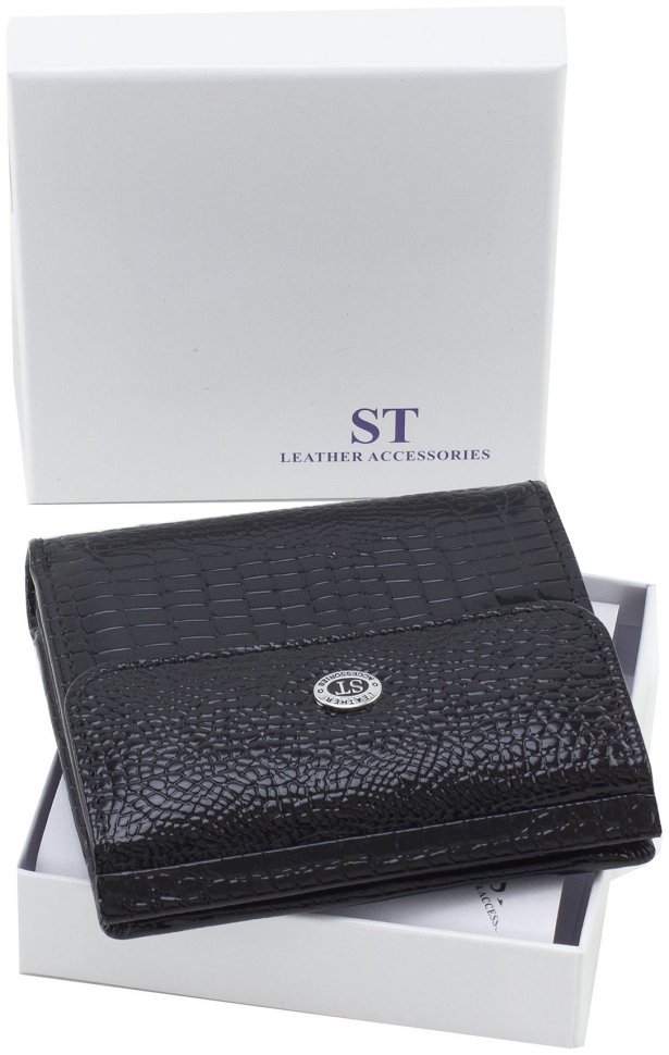Чорний жіночий гаманець з лакової шкіри під рептилію з монетницею ST Leather 70798