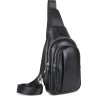 Вместительная мужская сумка-слинг на плечо из фактурной кожи черного цвета Tiding Bag (15886) - 9