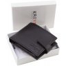 Шкіряний чоловічий гаманець невеликого розміру в чорному кольорі з хлястиком на кнопці KARYA (19996) - 6