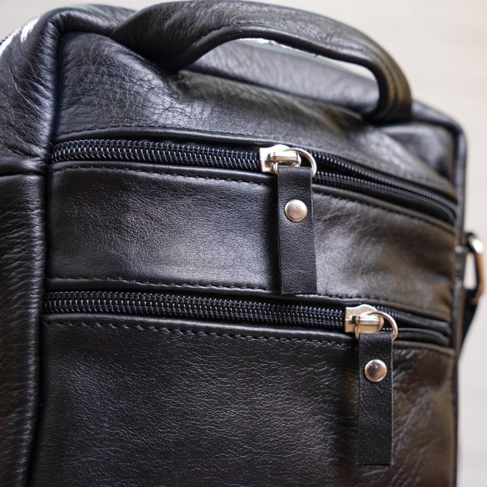 Объемная мужская сумка на плечо из натуральной черной кожи SHVIGEL (00926)