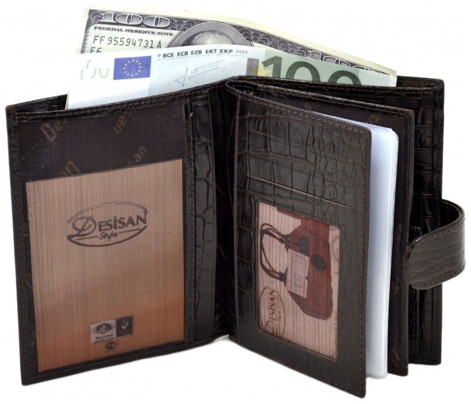 Мужской кожаный кошелек под фактуру кроко на кнопке с вкладышем для документов Desisan 106598 коричневого цвета modnotak фото №3