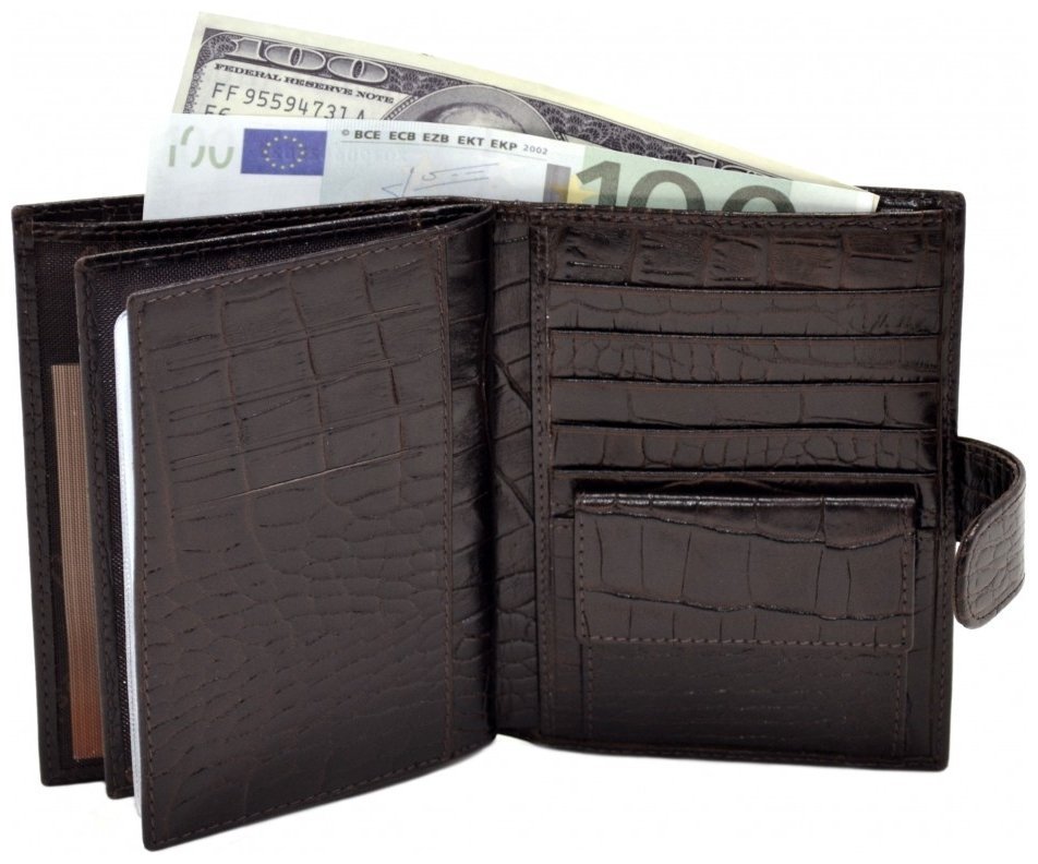 Мужской кожаный кошелек под фактуру кроко на кнопке с вкладышем для документов Desisan 106598 коричневого цвета modnotak фото №5