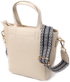 Деловая женская сумка в форме трапеции из фактурной кожи белого цвета Vintage 98198