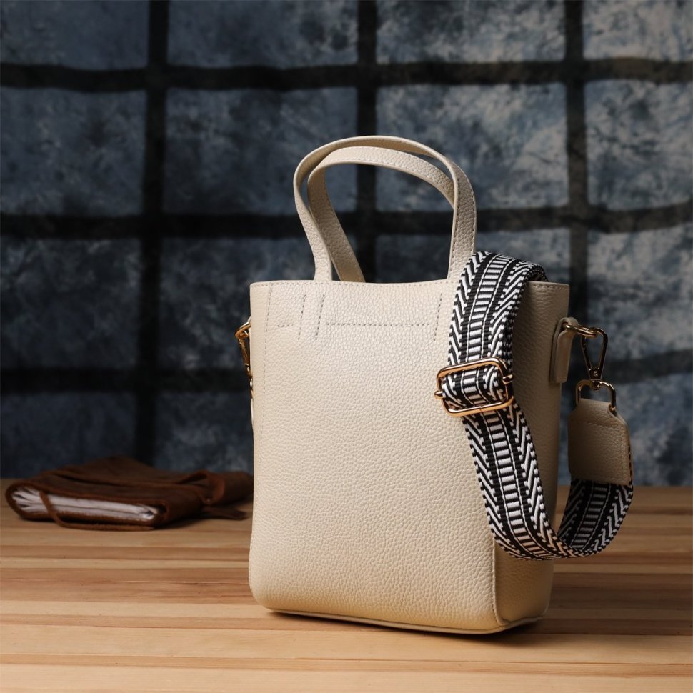 Ділова жіноча сумка у формі трапеції із фактурної шкіри білого кольору Vintage 98198 modnotak фото №10