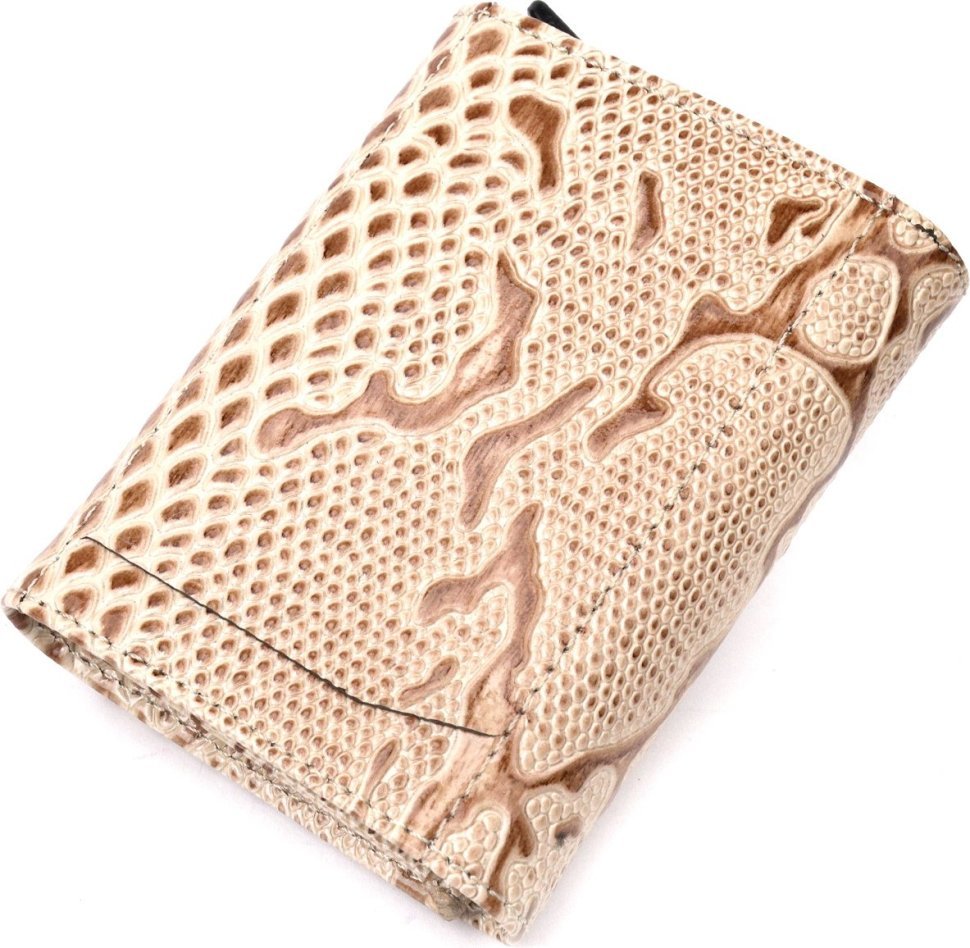 Бежевый карманный картхолдер из натуральной фактурной кожи под змею KARYA (2420985)