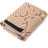 Бежевый карманный картхолдер из натуральной фактурной кожи под змею KARYA (2420985) - 7