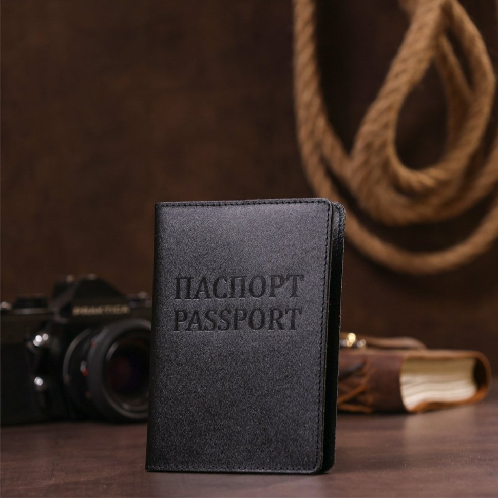 Класична шкіряна обкладинка на паспорт чорного кольору з написом SHVIGEL (2413977)